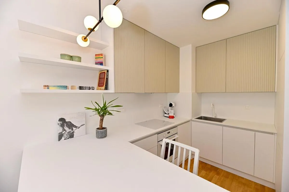 Apartment Josip ザダル