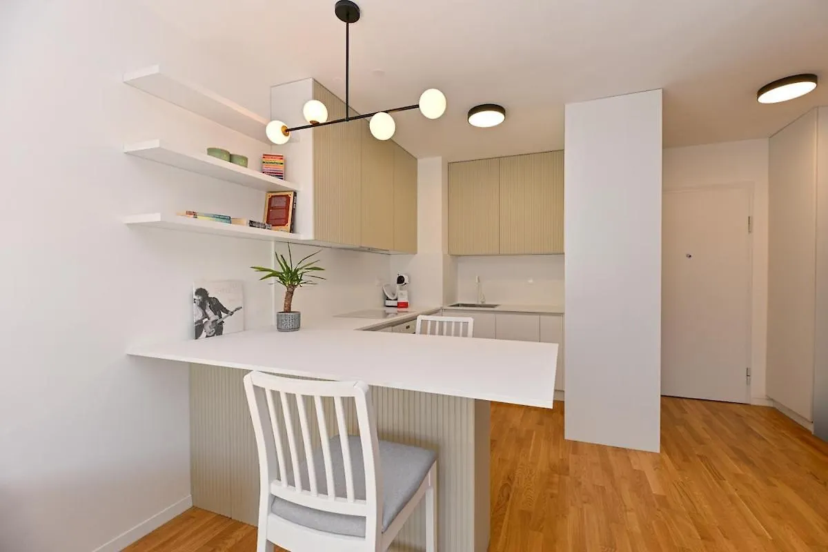 Apartment Josip ザダル