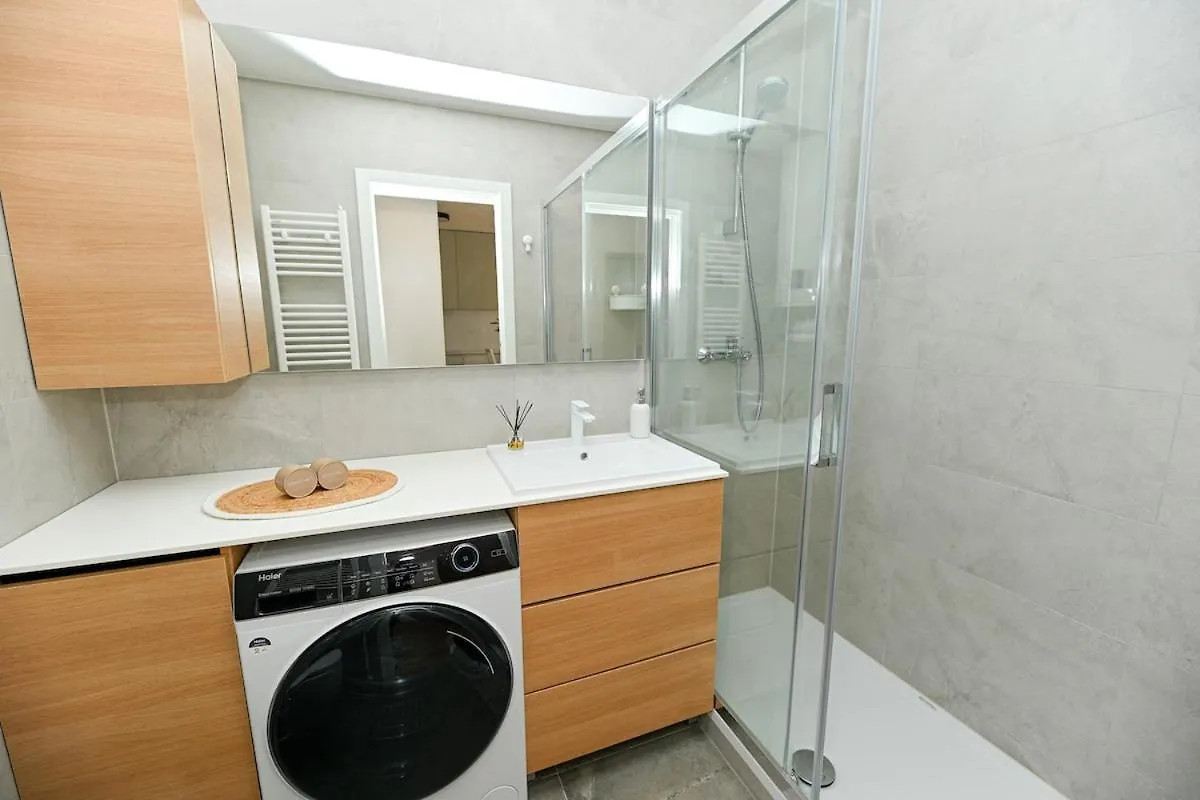 Apartment Josip ザダル